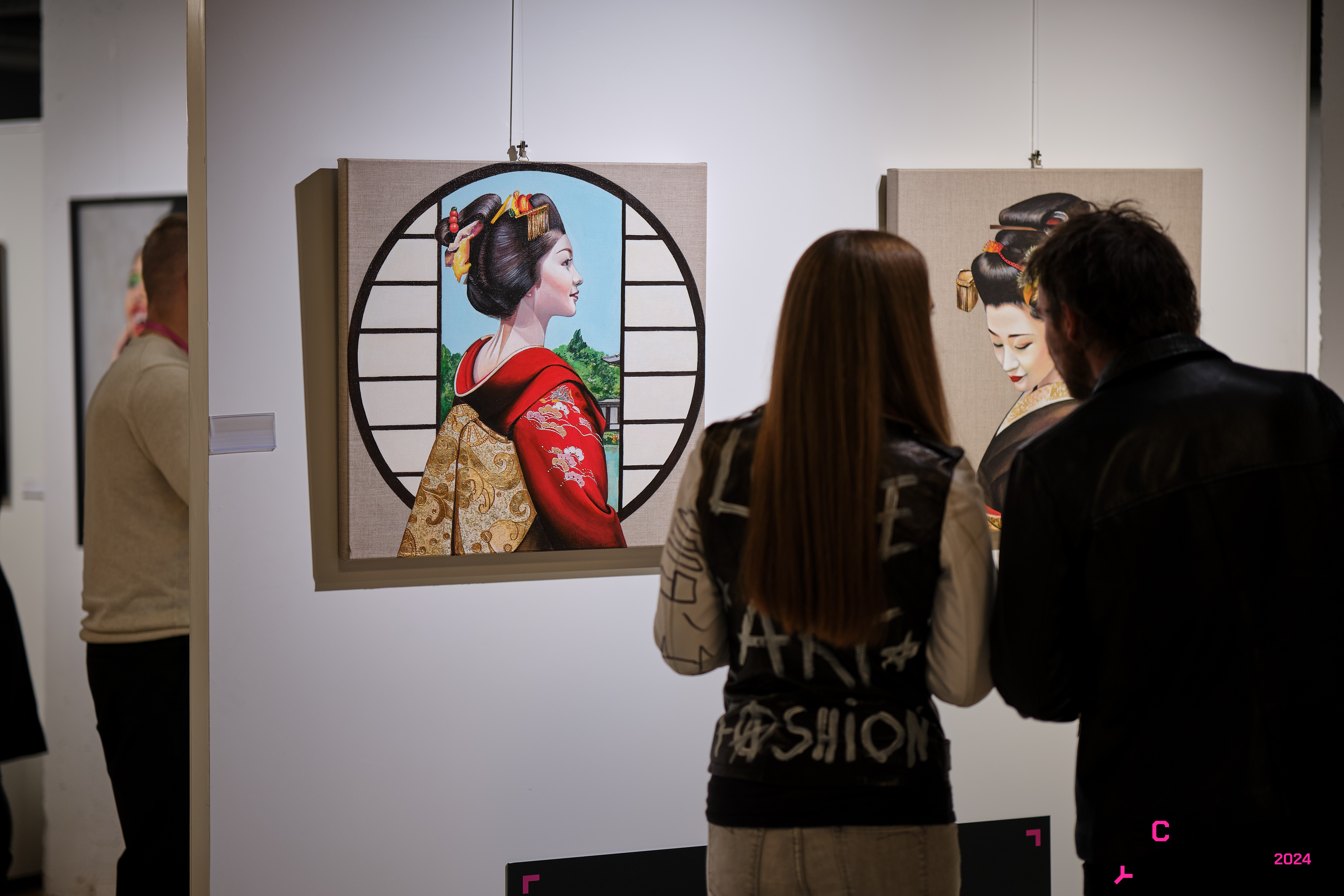 Couple Looking at NATI painting from scan.art emerging artist prize